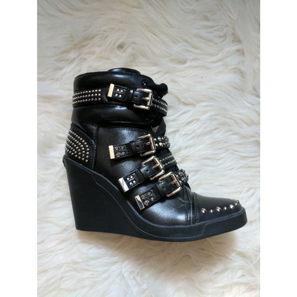 🛑 Sold ✋ Kors Black Studded Grayson Wedge - Picture 2 of 8